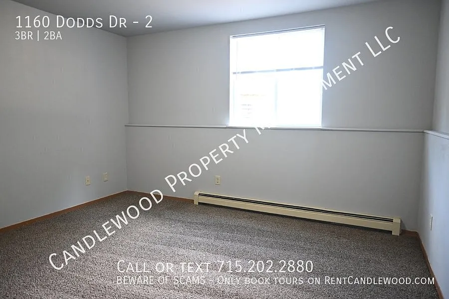 Pet Friendly 3 Bedroom 1.5 Bathroom Apartment w/ Garage Available Now! — Photo 4