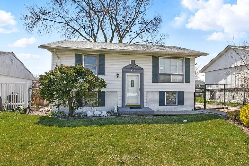 1449 Park Ln photo 1