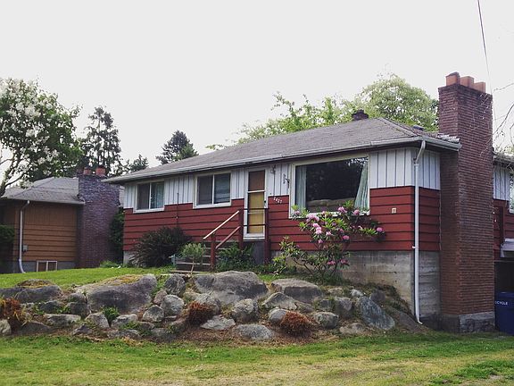 4th image of 2427 S 132nd St