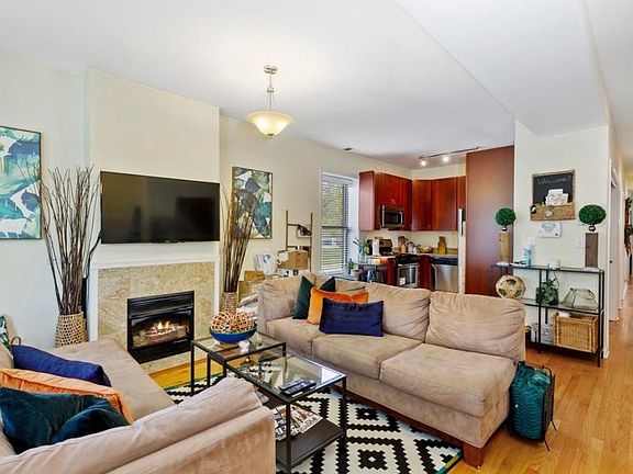 3rd image of 6601 S Kimbark Ave #1N