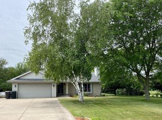 S29W31801 Roberts Rd, Waukesha, WI 53188