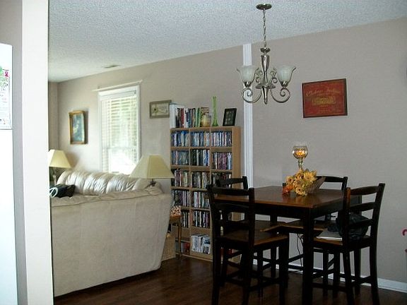 5th image of 2125 Amesbury Dr