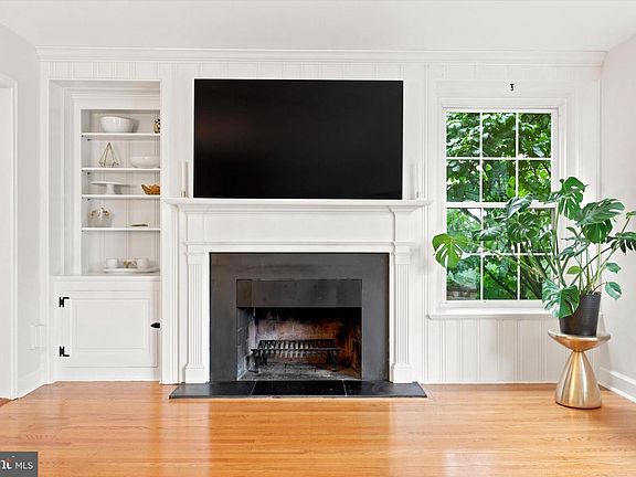 4th image of 1004 Nicholson Rd