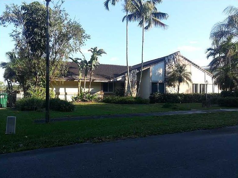 1st image of 19321 E Oakmont Dr