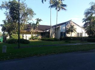 19321 E Oakmont Dr, Hialeah, FL 33015