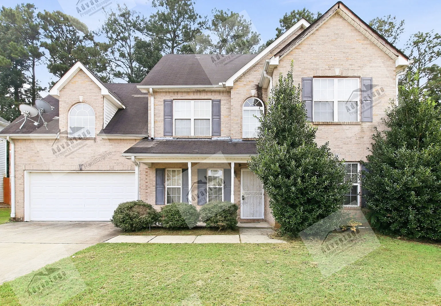 4 bed, 2.5 bath, 2201 sqft, $2,240 — Photo 1