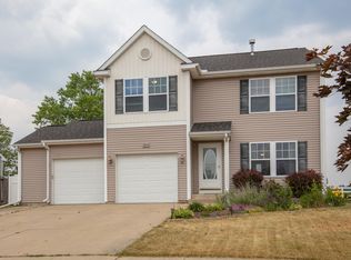810 Fraser Grove Dr, Vicksburg, MI 49097