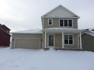 5027 Eagles Perch Dr, Madison, WI 53718