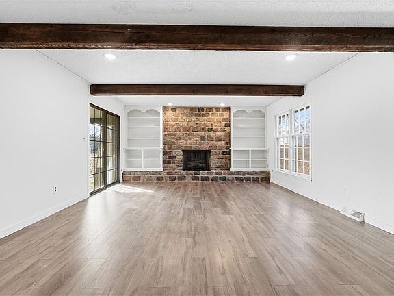 5th image of 1038 N Woodland Ct