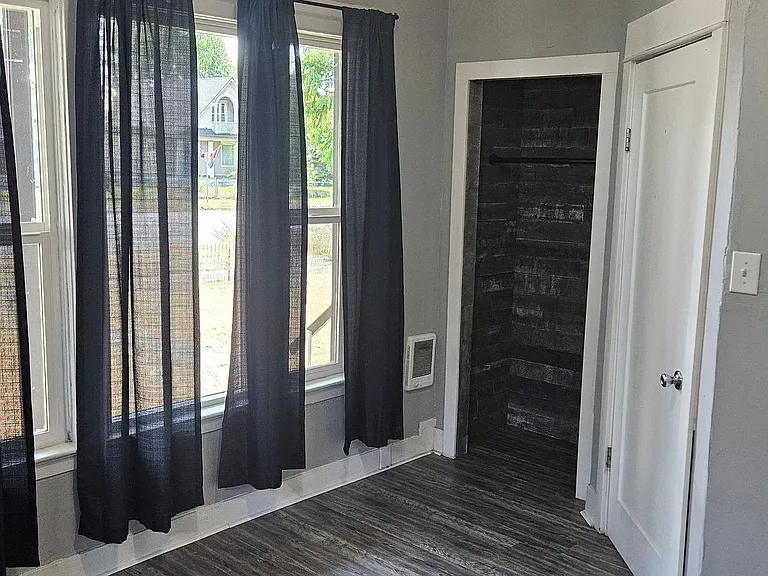 2521 N Hamilton St — Photo 12