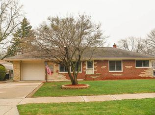 N85W17365 Lee Pl, Menomonee Falls, WI 53051
