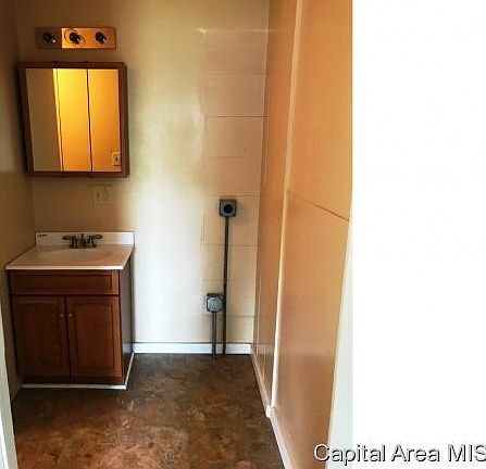 5th image of 966 Locust St