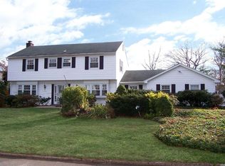 18 Whinstone St, Coram, NY 11727