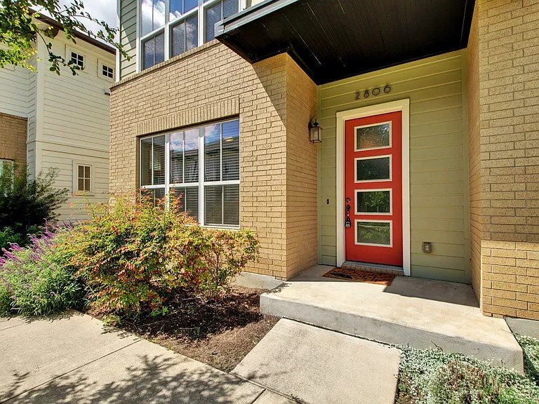 2806 Moreno St — Photo 5