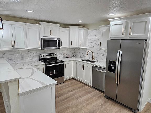 3rd image of 212 Starlite Dr