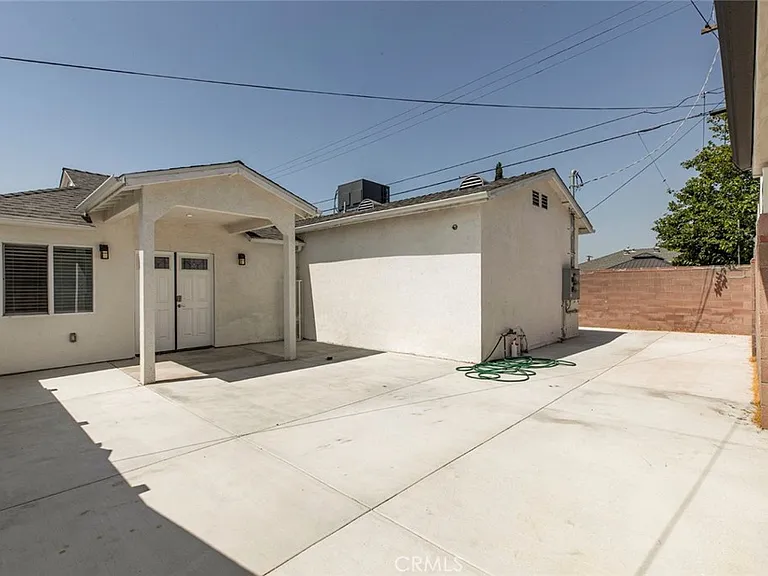 8209 Bellingham Ave — Photo 2