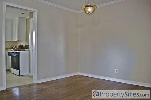 4th image of 2231 W 72nd Ter