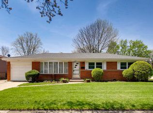 408 S Crestwood Ln, Mount Prospect, IL 60056