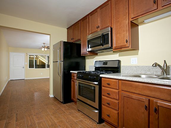 4th image of 535 Woodlawn Ave #1
