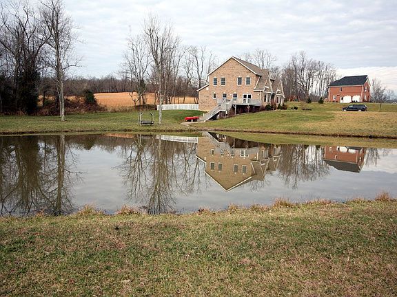4th image of 670 Pineview Dr