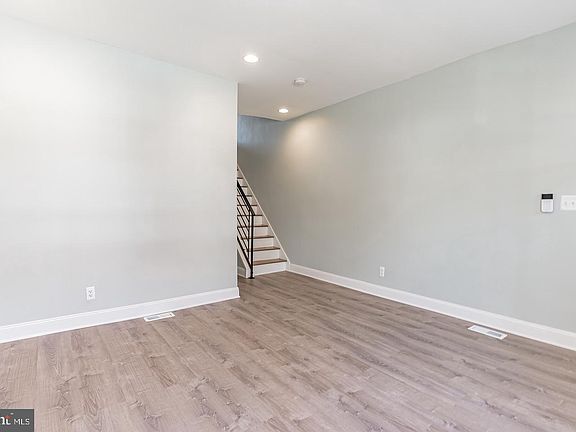 5th image of 1912 Fontain St