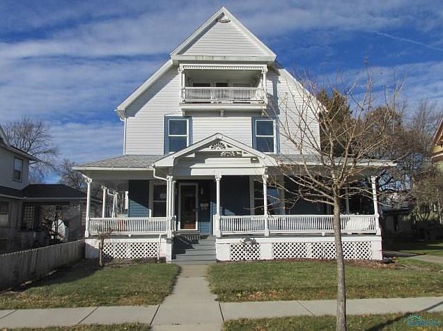 1st image of 412 W Washington St