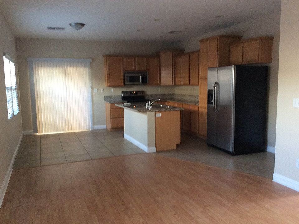 2nd image of 810 Cottonwood Cove St