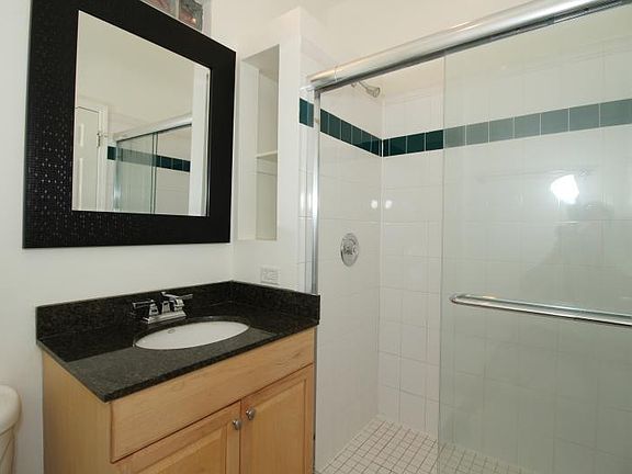 2nd image of 3557 N Marshfield Ave APT 2R