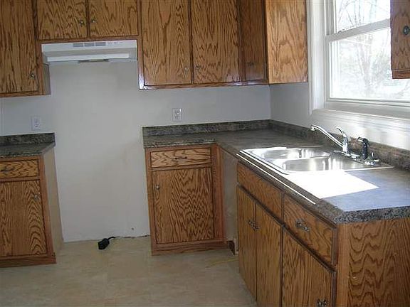4th image of 206 Nancy Dr SE