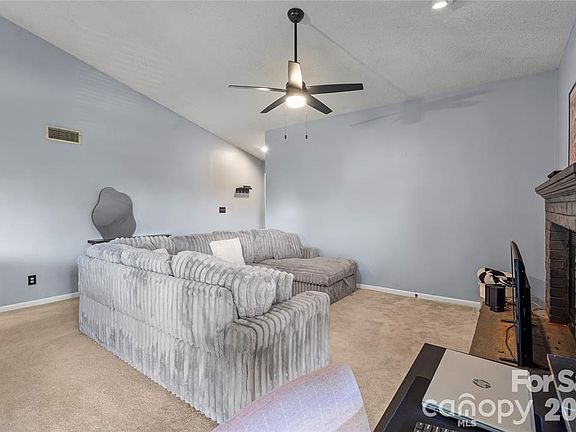 4th image of 5870 Harris Grove Ln