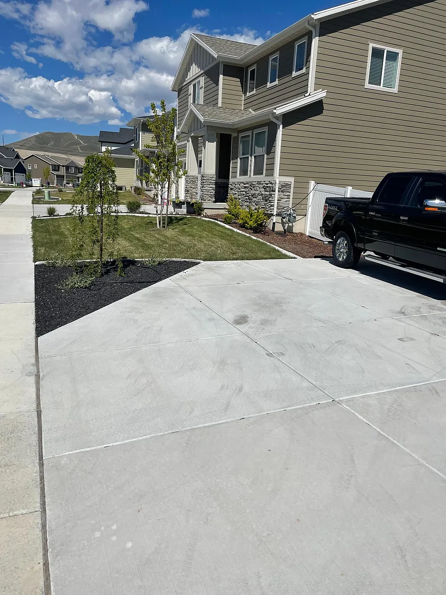 Building Photo - 208 W Thistle Dr #B