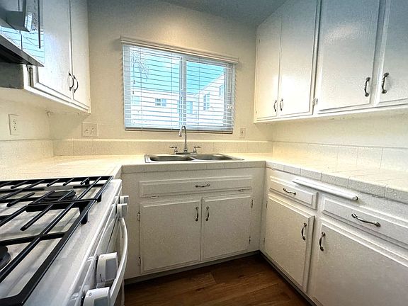 3rd image of 4128 Wabash Ave #8