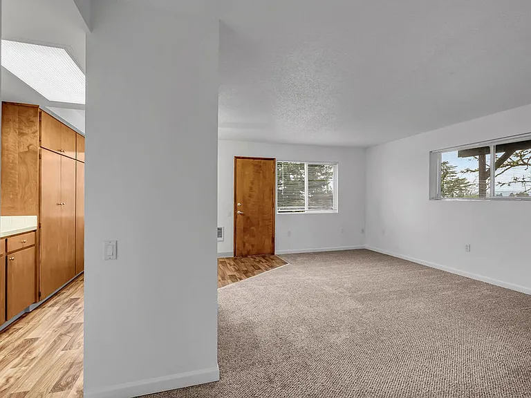 Kingcity Apartments — Photo 32