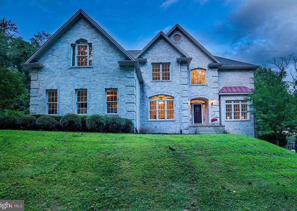 1st image of 10 Glencarron Ct