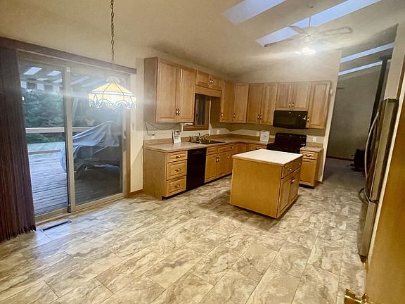 3rd image of 555 Misty Ln