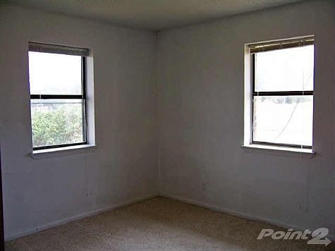 5th image of 811 W Blackjack St