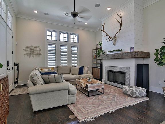 5th image of 304 Catalina Ln