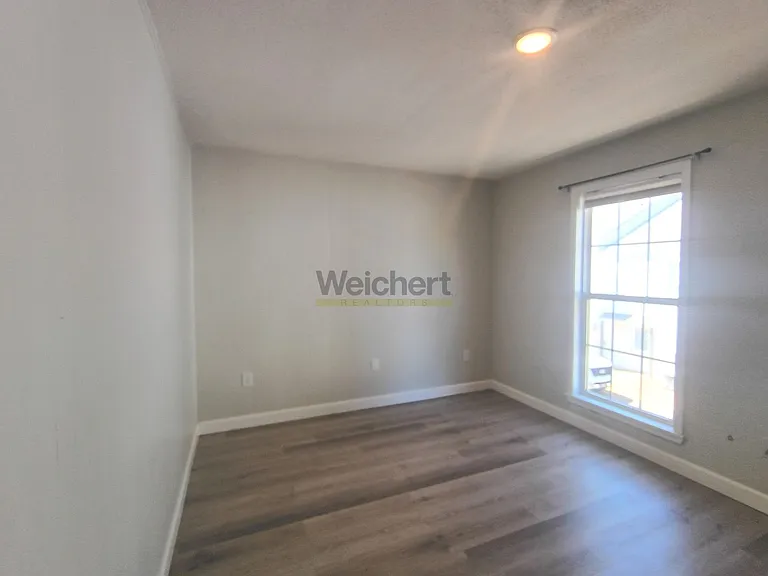 108 N 7th St — Photo 5