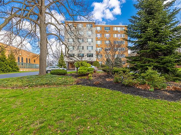 5th image of 1000 East Ave APT 301
