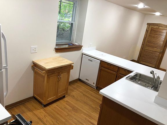 4th image of 1102 N Damen Ave