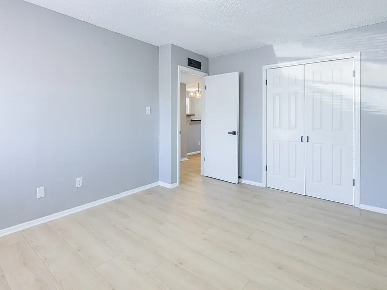 Pine Maple Apartments — Photo 11