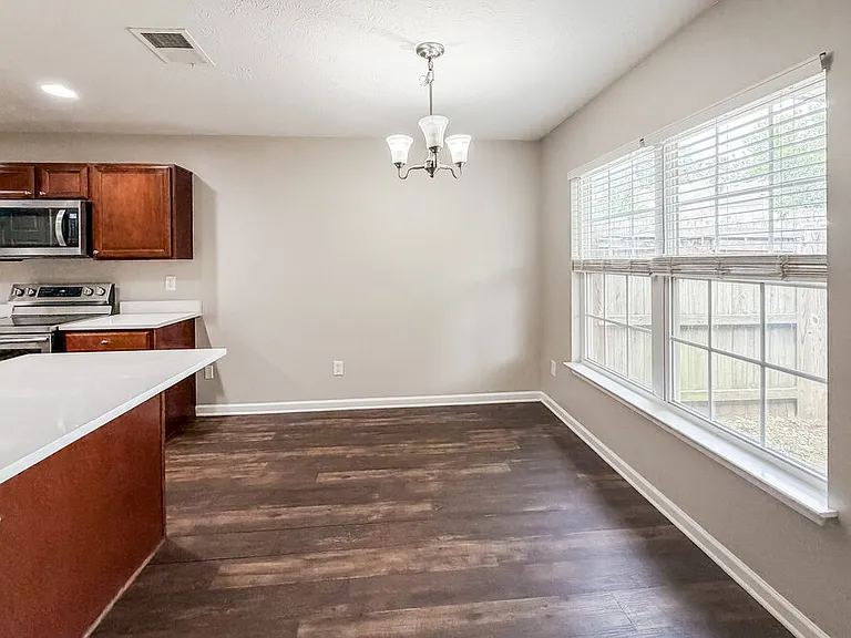 804 Birchmill Point N — Photo 5