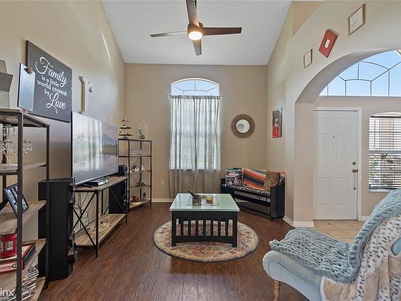 5th image of 402R Bay Oak Ln