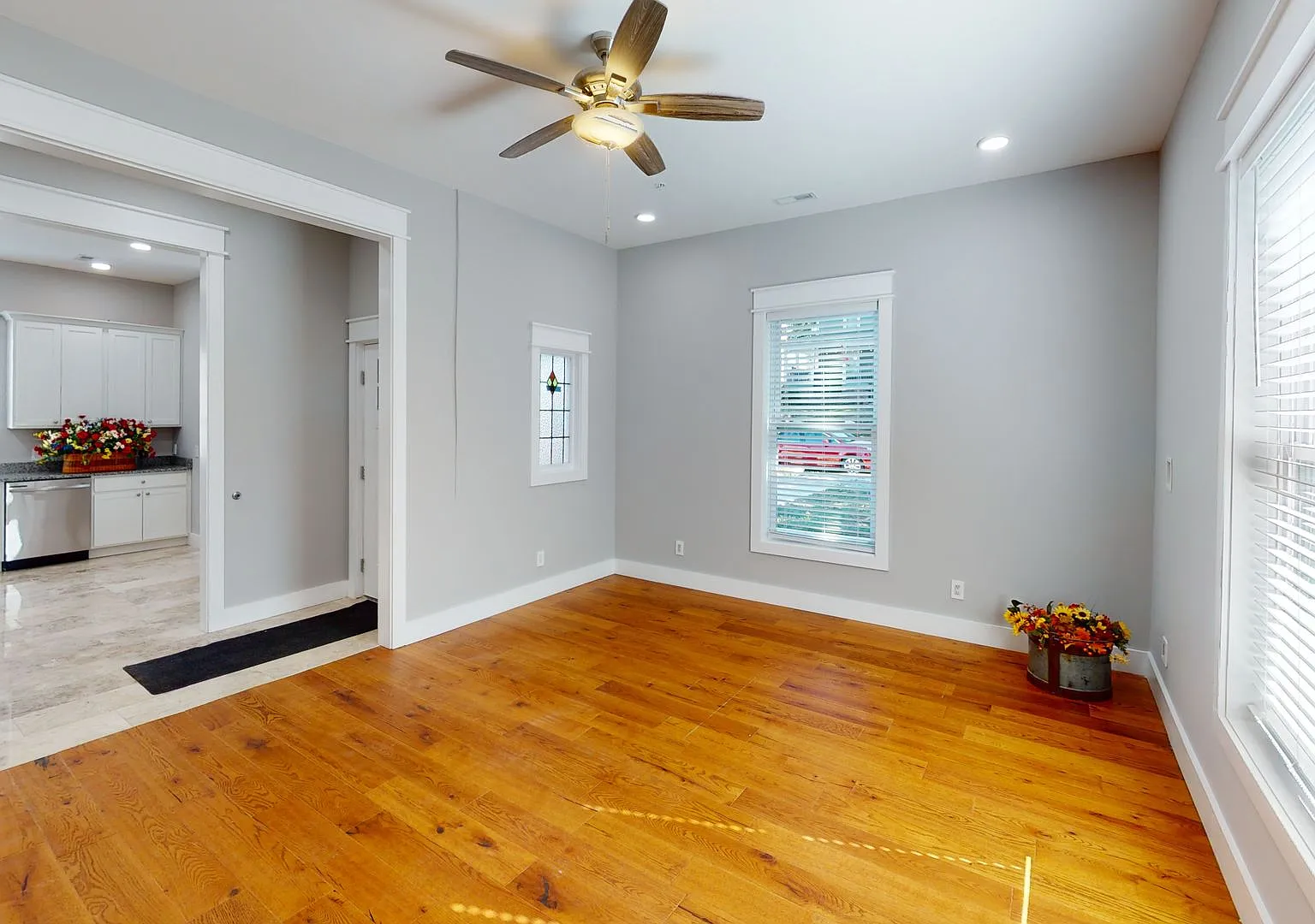 6BR in Fort Sanders | Walk to UTK & Neyland Stadium — Photo 3