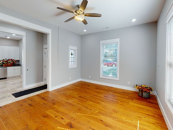 3rd image of 1319 Forest Ave #1