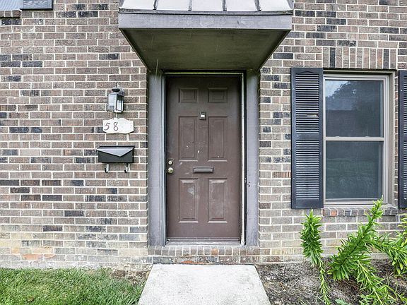2nd image of 5866 Hallridge Cir