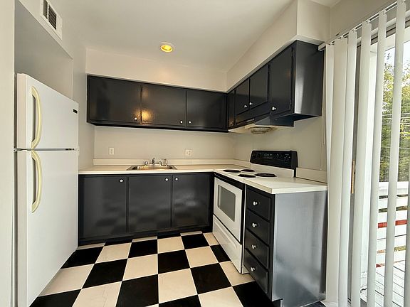 3rd image of 9962 Chateau Roi Ct #4