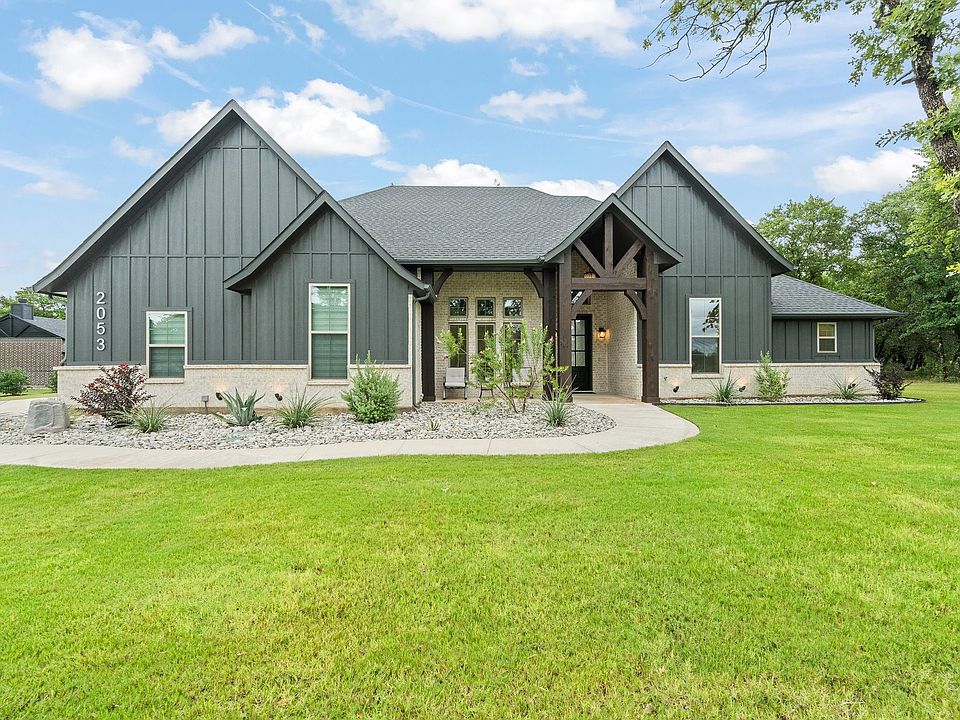 1st image of 2053 Glenhollow Dr