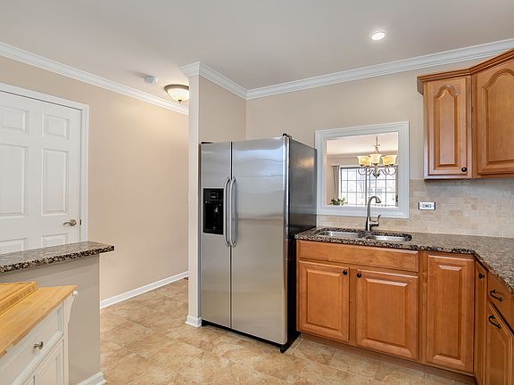4th image of 1594 N Saint Marks Pl