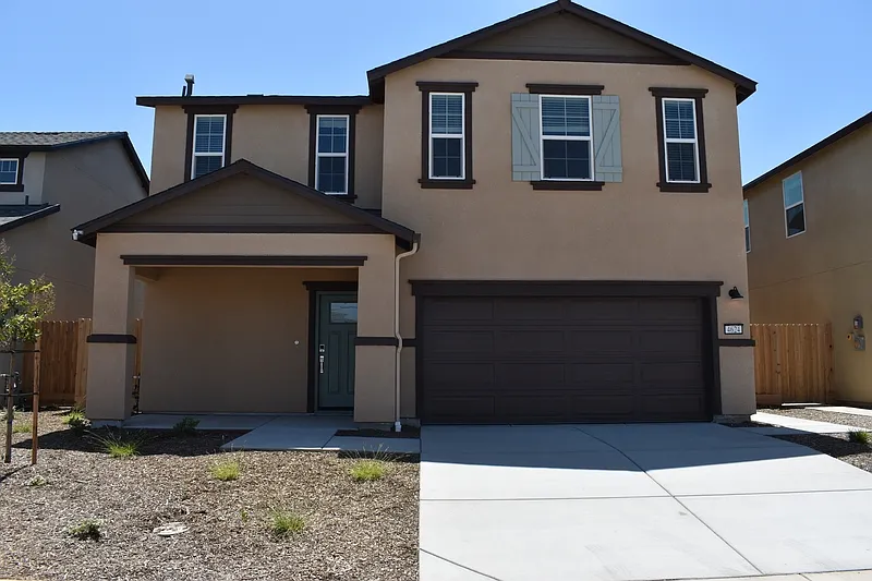 4 bed, 2.5 bath, 1924 sqft, $2,350 — Photo 1
